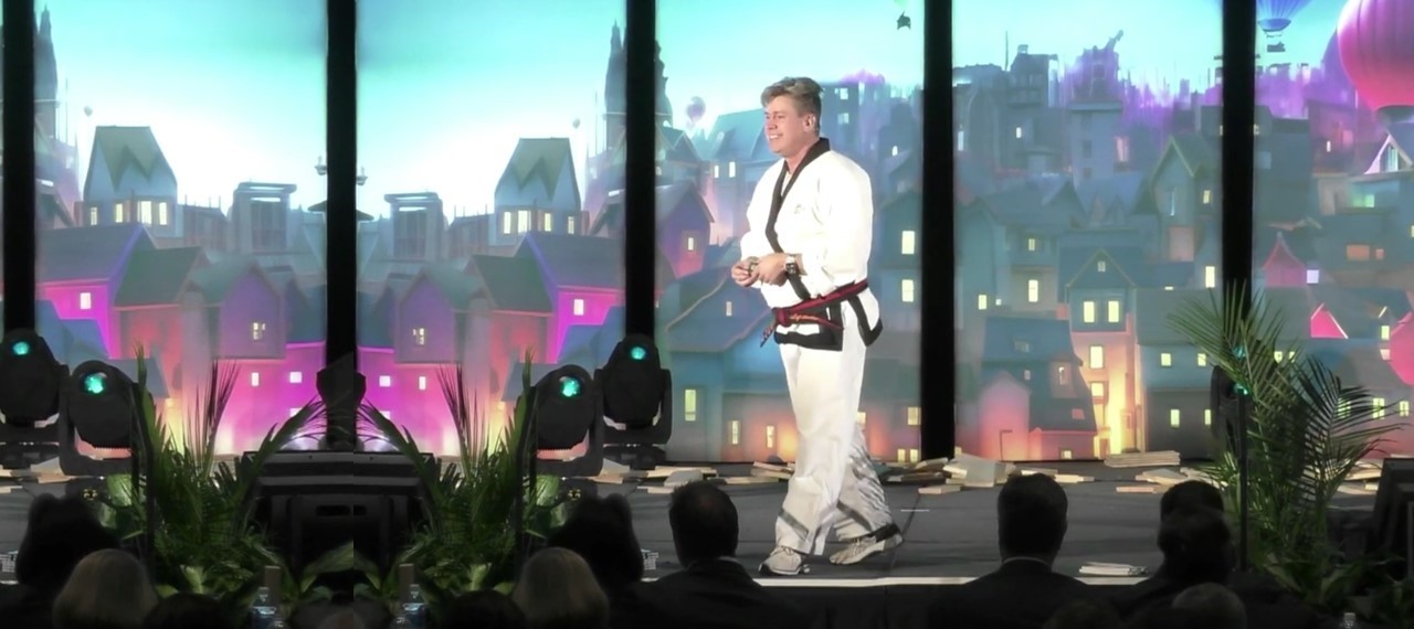 Leif Becker presenting on stage